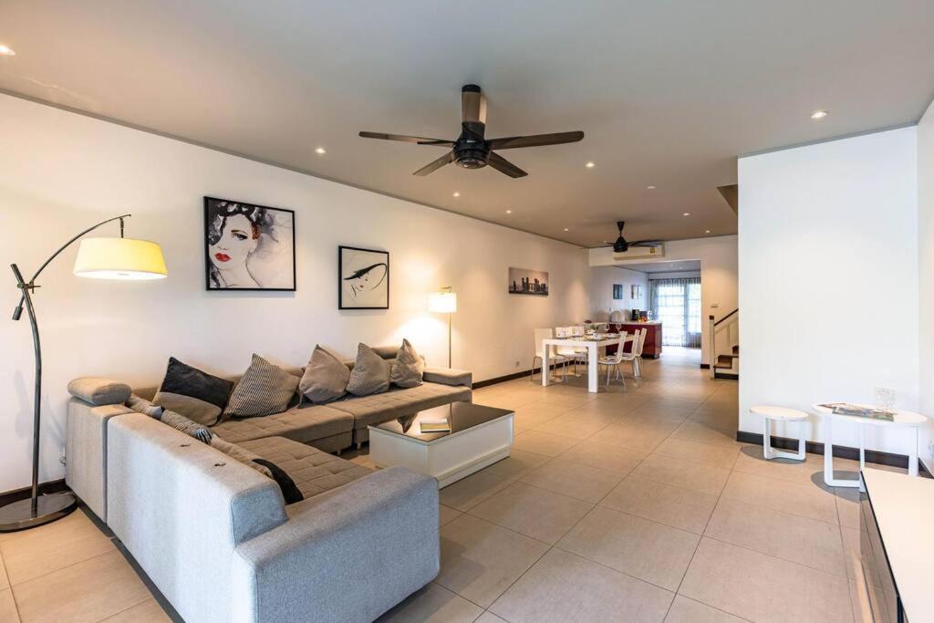 4 Bedroom Townhouse In Great Location! HHQ Exterior foto