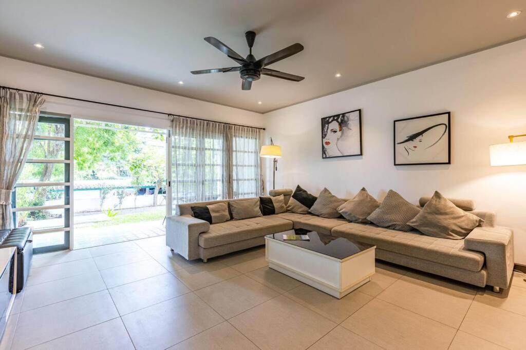 4 Bedroom Townhouse In Great Location! HHQ Exterior foto